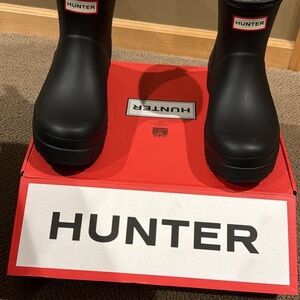 Hunter Women's Black Short Boots